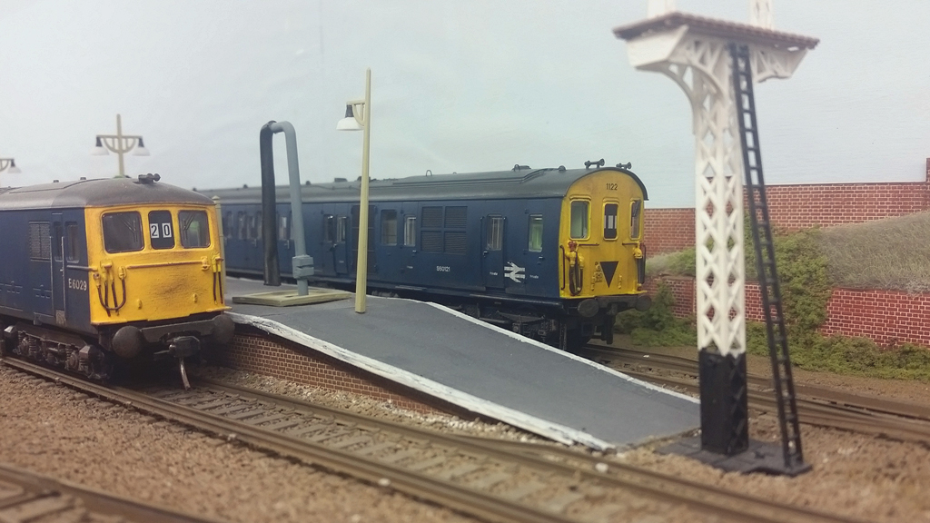 Class 73 #E6029 sits at Platform 1 whilst 2H #1122 departs with a service to Redhill.