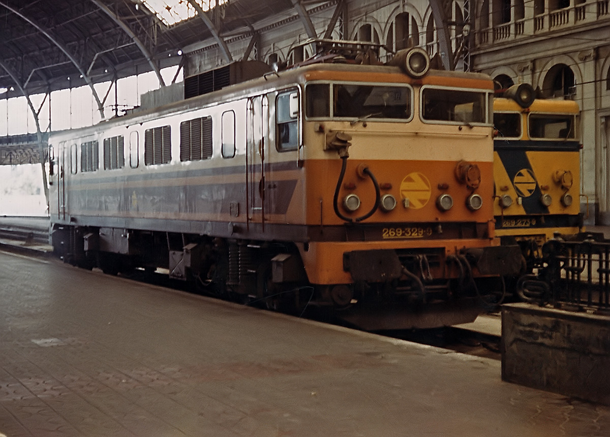 Spanish Railways RENFE - Class 269's at the buffer stops in Barcelona Terminus