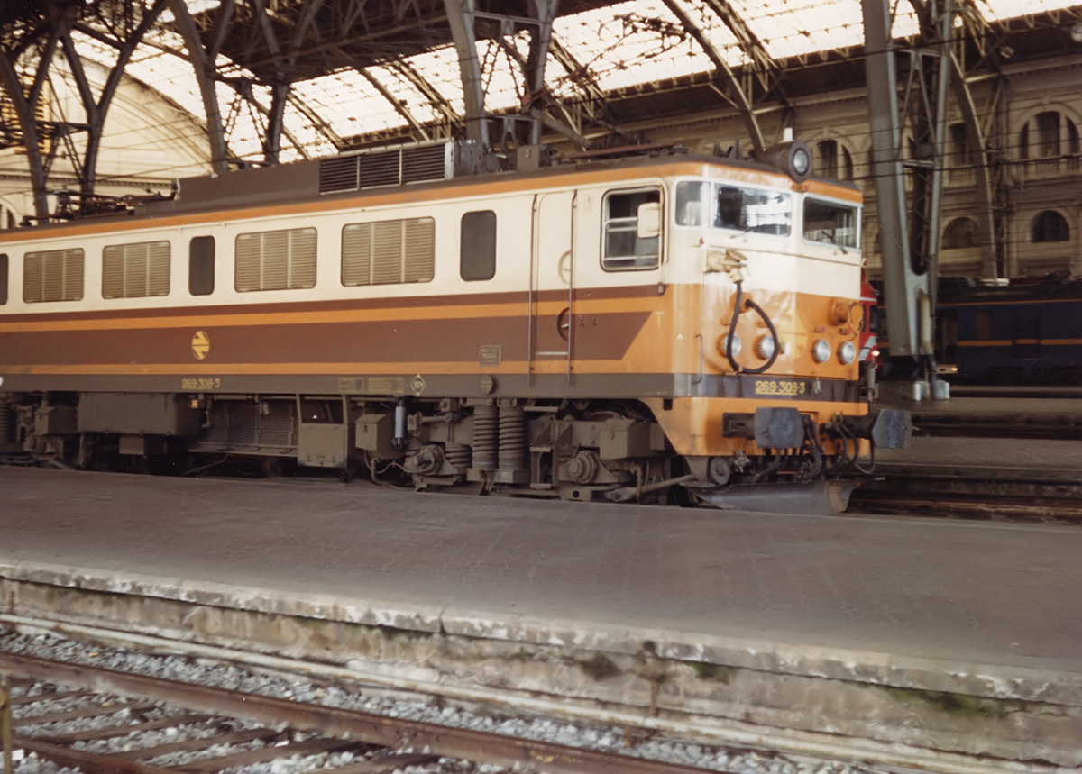 Spanish Railways RENFE - A view of Barcelona Terminus with a Class 269 in Estrella livery