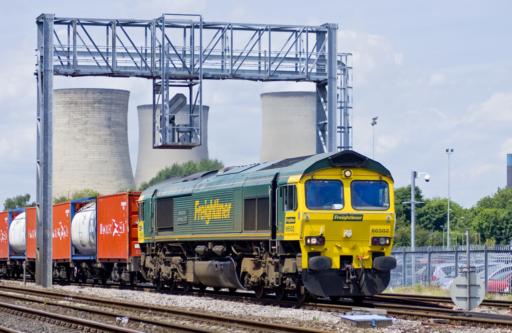 Class 66 No. 66502 Basford Hall Centenary 2001 at Didcot Parkway